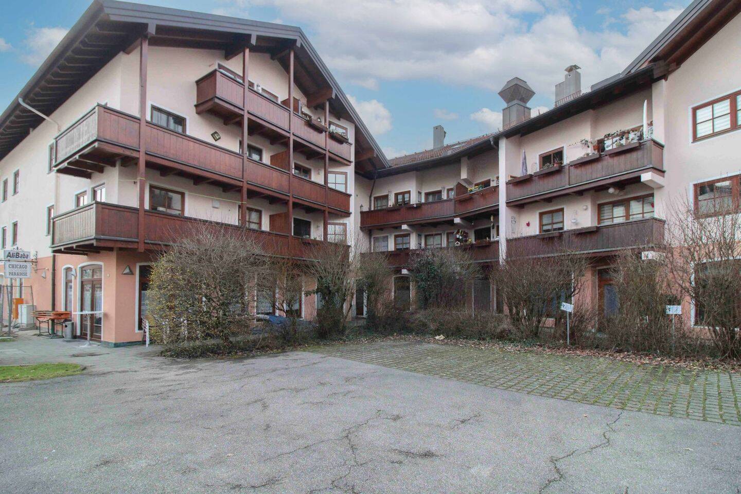 Immobilie in Feldkirchen-Westerham - Zentral & gepflegt: 2-Zimmer-Wohnung mit 2 Balkonen, TG & Aufzug in Feldkirchen-Westerham - Bild 1