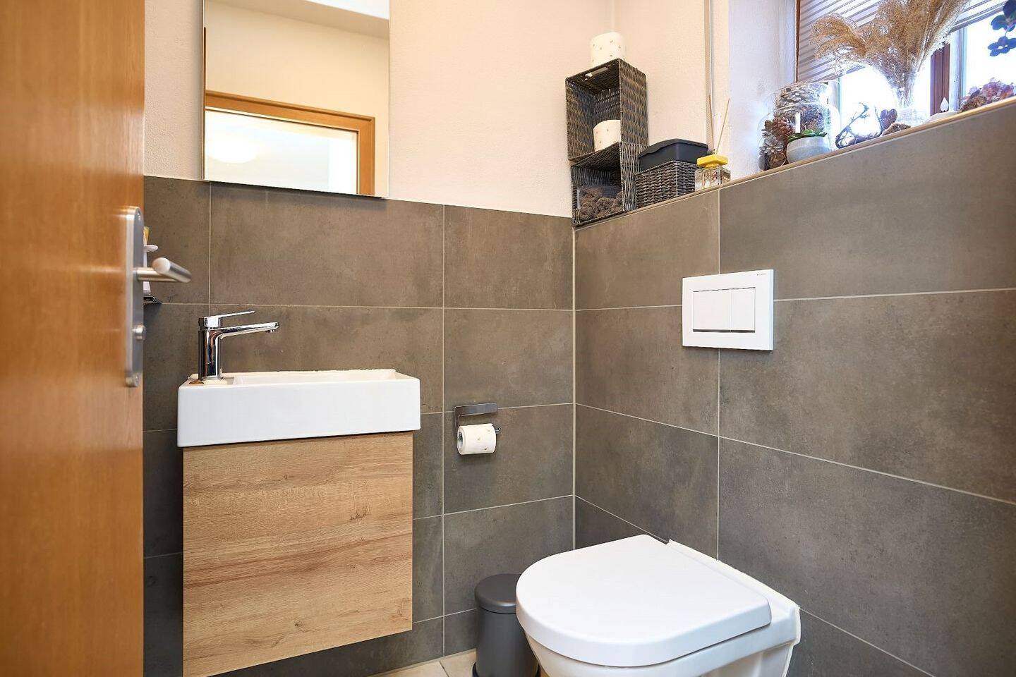 Immobilie in Walpertskirchen - Exklusives Wohnen in einem hochwertig sanierten Haus, Einziehen und sich wohlfühlen, viel Comfort - Bild 3