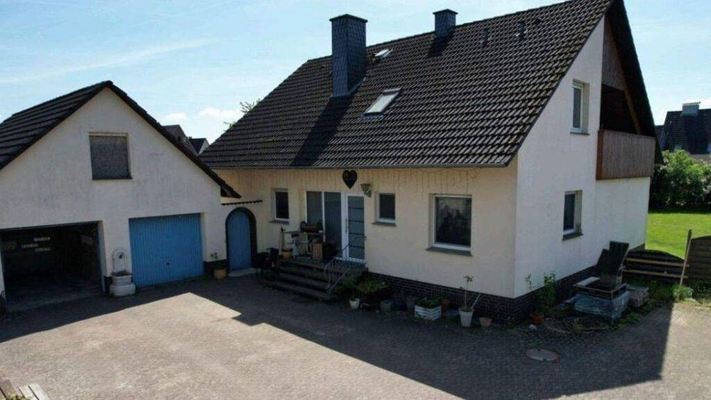 Mehrfamilienhaus zum Kauf provisionsfrei 325.000 € 5 Zimmer 180 m² 1.743 m² Grundstück DetzkämperStr, 76 Nordhemmern Hille 32479