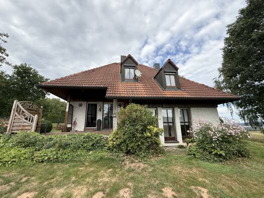 Einfamilienhaus zum Kauf 298.000 € 3,5 Zimmer 130,9 m² 496 m² Grundstück Pleußen Mitterteich 95666