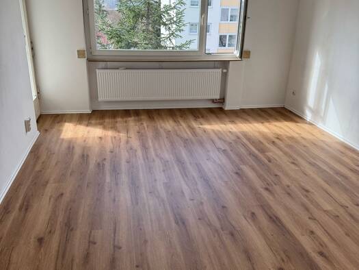 Wohnung zur Miete 1.200 € 4,5 Zimmer 87 m² Geschoss 2/4 frei ab sofort Metzingen 72555