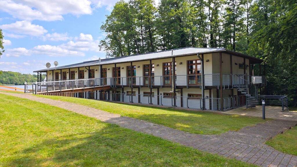 Hotel zum Kauf 995.000 € 22 Zimmer 44 Betten 410 m² Gastrofläche 2.917 m² Grundstück Parchim 19370