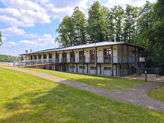 Hotel zum Kauf 995.000 € 22 Zimmer 44 Betten 410 m² Gastrofläche 2.917 m² Grundstück Parchim Parchim 19370