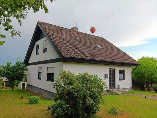 Mehrfamilienhaus zur Miete 1.150 € 6 Zimmer 156 m² 961 m² Grundstück frei ab 01.10.2026 Lettenreuth Michelau in Oberfranken 96247