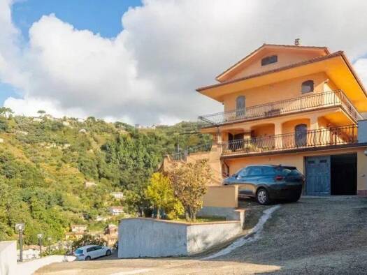 Haus zum Kauf 1.050.000 € 350 m² Montignoso 54038
