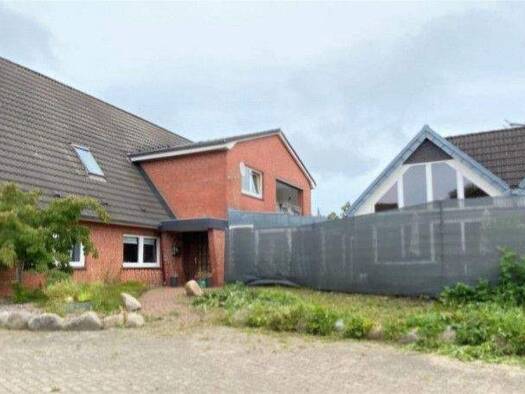 Haus zum Kauf 410.000 € 10 Zimmer 530 m² 7.000 m² Grundstück Bredstedt 25821