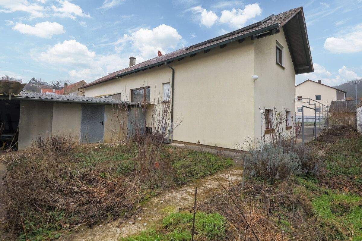 Immobilie in Königsbach-Stein - Viel Platz für Familie & Ideen - Doppelhaushälfte mit Wintergarten und Nebengebäude im OT Stein! - Bild 2