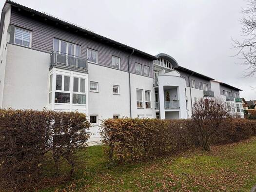 Wohnung zum Kauf 69.000 € 2 Zimmer 56,8 m² frei ab 01.04.2026 Lindenallee 21 Auerbach 08209