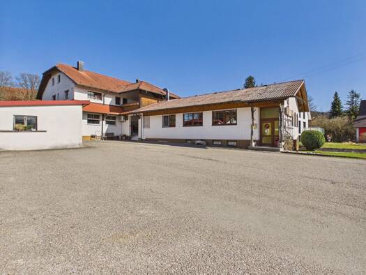 Haus zum Kauf 860.000 € 7 Zimmer 250 m² 2.045 m² Grundstück Böhringen Dietingen 78661