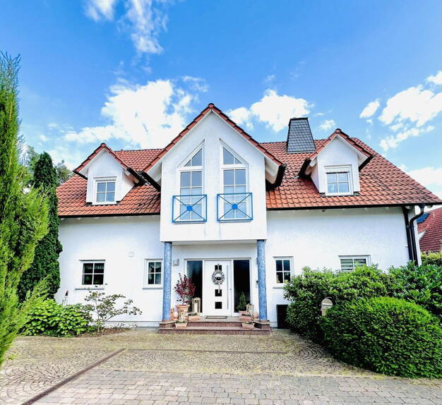 Villa zum Kauf provisionsfrei 1.049.000 € 8,5 Zimmer 306 m² 1.521 m² Grundstück Herxheim am Berg 67273