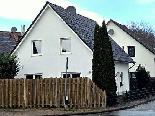 Einfamilienhaus zum Kauf provisionsfrei 379.000 € 4,5 Zimmer 108 m² 275 m² Grundstück frei ab sofort Dwoberg/Ströhen Delmenhorst 27753