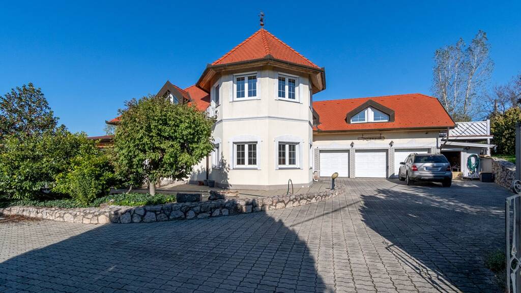 Einfamilienhaus zum Kauf 1.224.000 € 9 Zimmer 230 m² 5.000 m² Grundstück Cserszegtomaj 8372