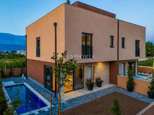 Haus zum Kauf 490.000 € 3 Zimmer 169 m² Nin