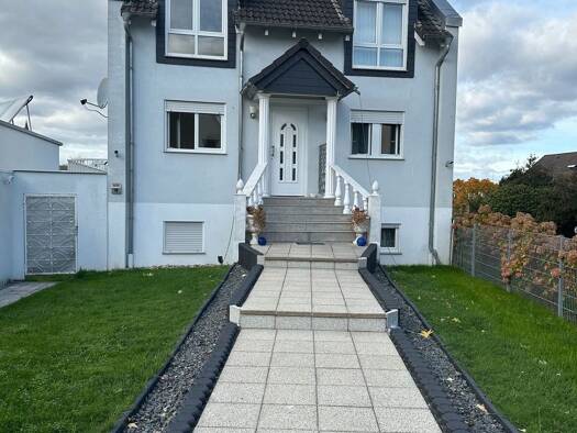 Einfamilienhaus zur Miete 1.900 € 5 Zimmer 216 m² frei ab sofort Urberach Rödermark 63322