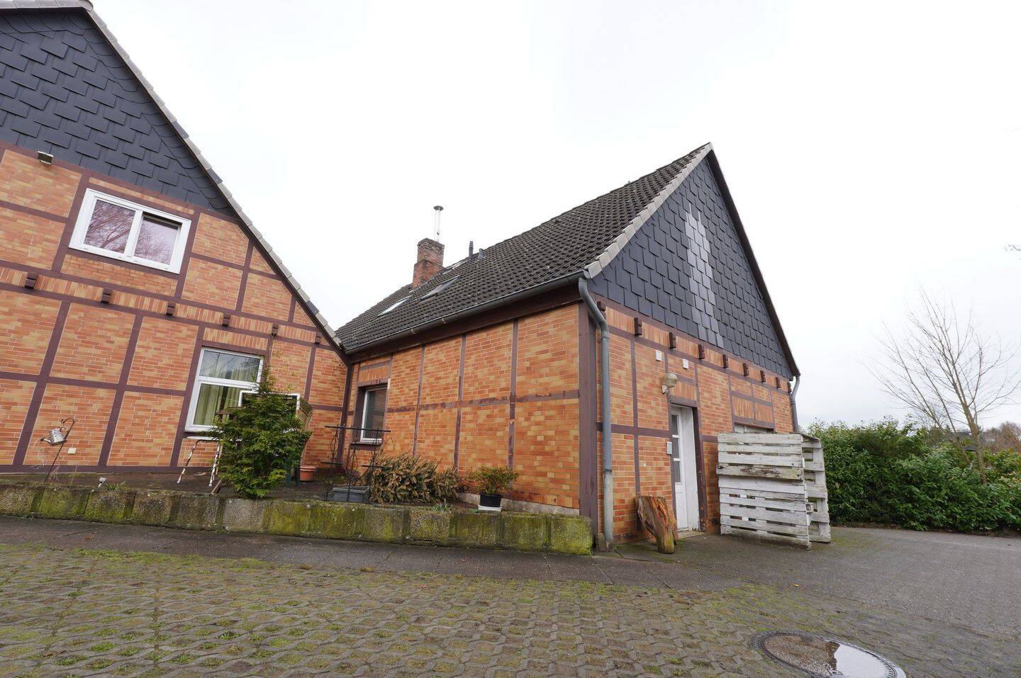 Immobilie in Bad Fallingbostel - Solides Zinshaus mit 6 Wohneinheiten und 4 Garagen! - Bild 4