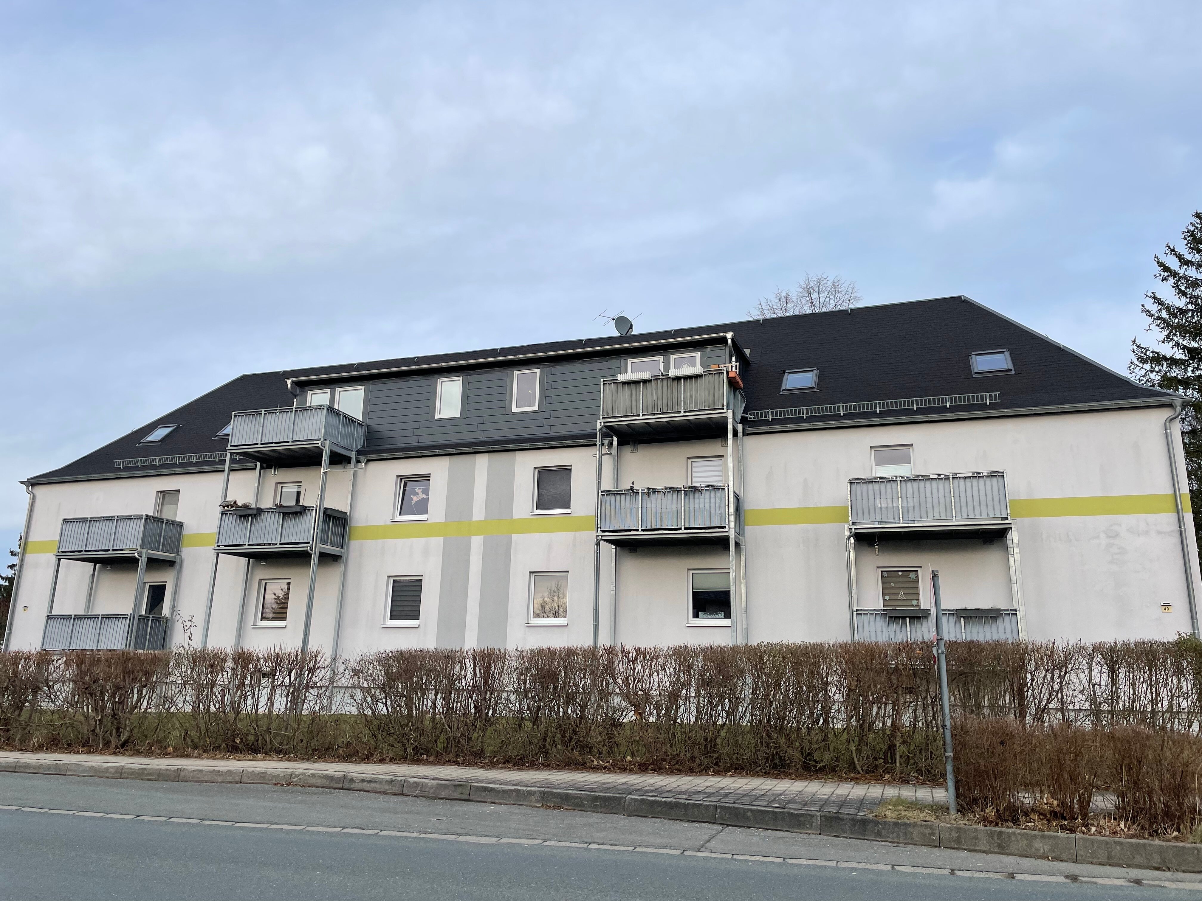 Maisonette zur Miete 752 € 4 Zimmer 103 m²<br/>Wohnfläche 1.<br/>Geschoss 15.04.2025<br/>Verfügbarkeit Herlasgrüner Str. 40 Treuen Treuen 08233