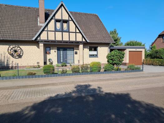Einfamilienhaus zum Kauf provisionsfrei 410.000 € 8 Zimmer 150 m² 636 m² Grundstück frei ab 01.02.2027 Bassum Bassum 27211