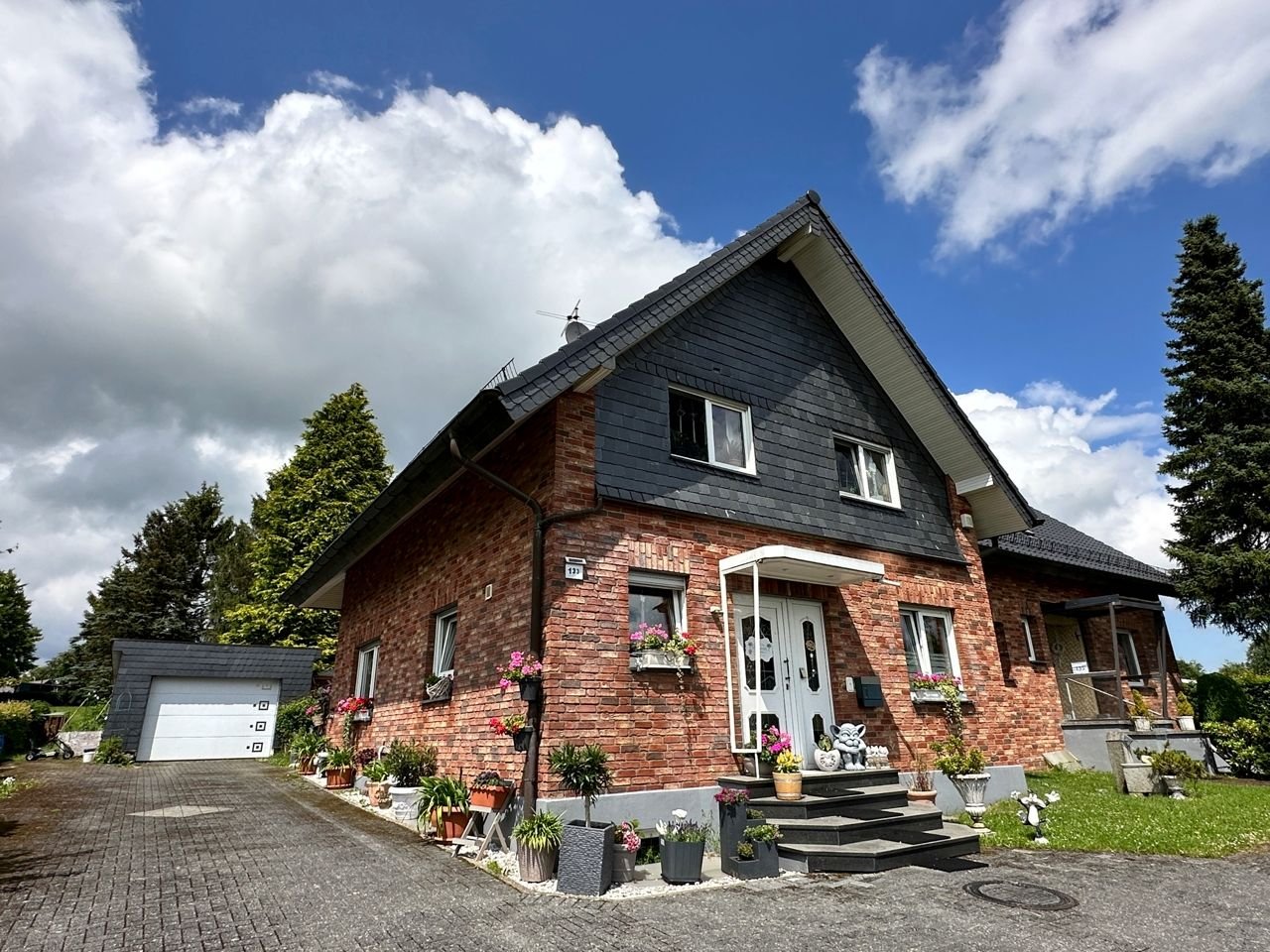 Einfamilienhaus zum Kauf 375.000 € 12 Zimmer 244 m²<br/>Wohnfläche 3.207 m²<br/>Grundstück Höfen Monschau / Höfen 52156