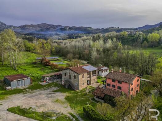 Rustico zum Kauf 1.200.000 € 10 Zimmer 650 m² 14.000 m² Grundstück frei ab sofort Castiglione di Garfagnana 55033