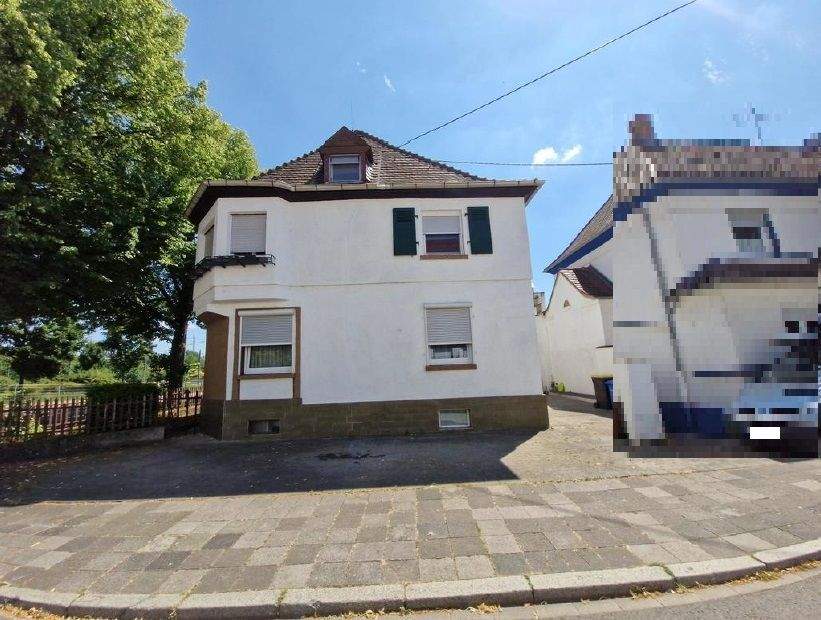 Immobilie in Ludwigshafen am Rhein - Kapitalanlage in LU-Oppau: Charmante Dachgeschosswohnung mit Stellplatz *PROVISIONSFREI* - Bild 1