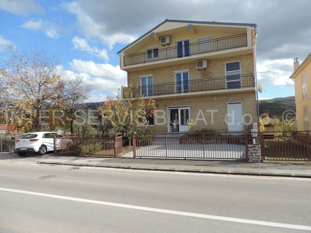 Haus zum Kauf 230.000 € 5 Zimmer 380 m²<br/>Wohnfläche Knin center