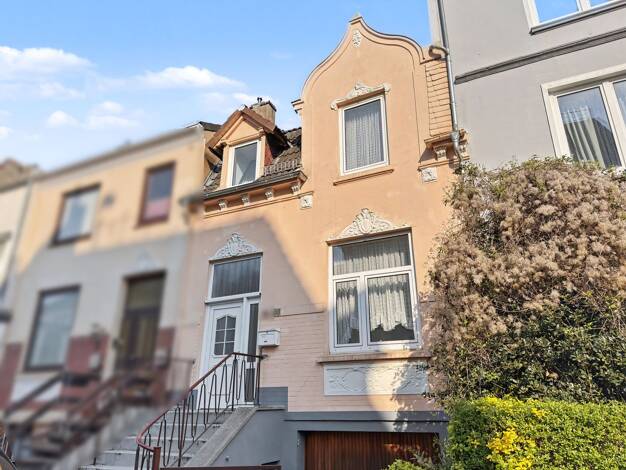 Reihenmittelhaus zum Kauf 299.000 € 8 Zimmer 117 m² 108 m² Grundstück Regensburger Straße West 28215