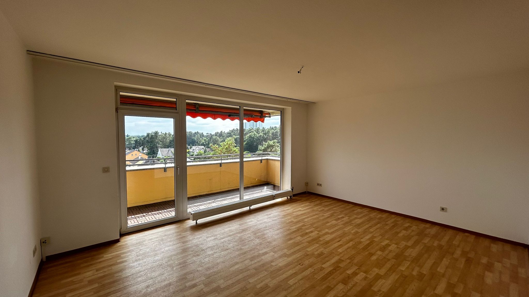 Wohnung zur Miete 1.190 € 4 Zimmer 100,7 m²<br/>Wohnfläche 7.<br/>Geschoss ab sofort<br/>Verfügbarkeit Schallershofer Str. 46b Steinforst Erlangen 91056