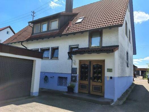 Mehrfamilienhaus zum Kauf provisionsfrei 268.000 € 12 Zimmer 290 m² 564 m² Grundstück frei ab sofort Schwenningen 72477