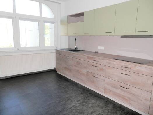 Wohnung zur Miete 720 € 4 Zimmer 120 m² 2. Geschoss frei ab sofort Markt Werdau 08412