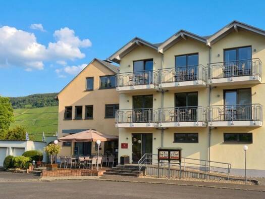 Hotel zum Kauf provisionsfrei 1.690.000 € 17 Zimmer 34 Betten 1.339 m² Grundstück Kues Bernkastel-Kues 54470