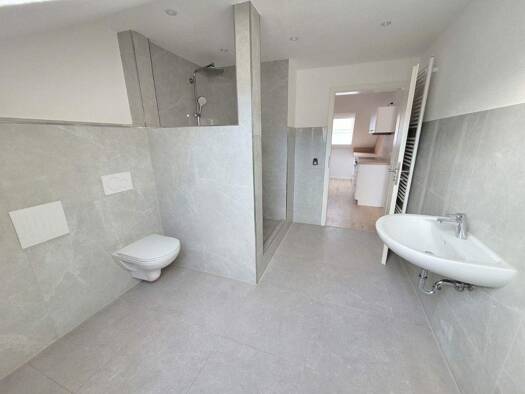 Wohnung zur Miete 750 € 4 Zimmer 85 m² Geisingen 78187