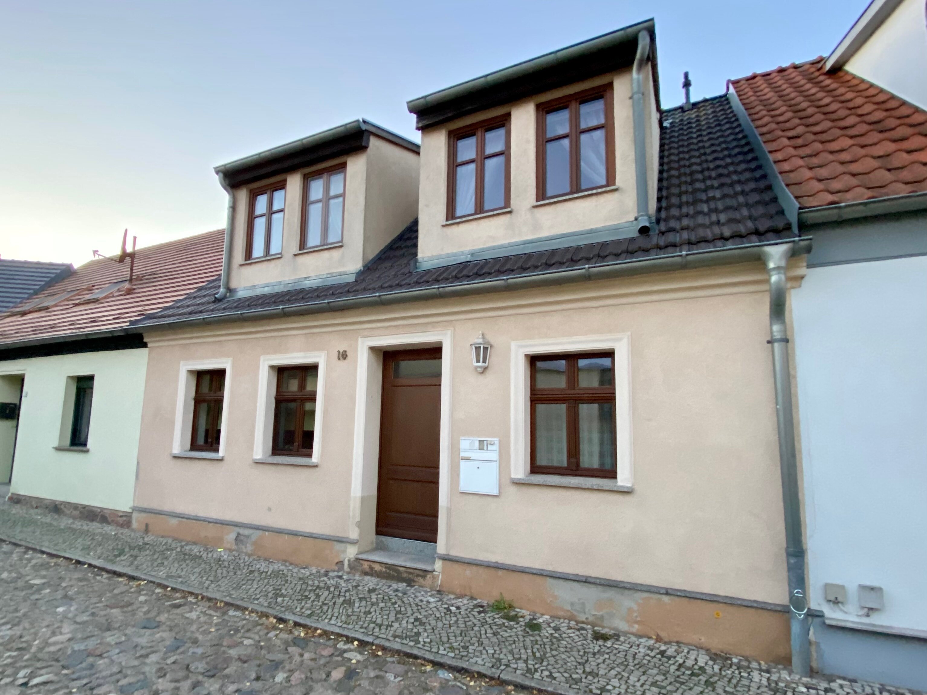 Haus zum Kauf 199.000 € 6 Zimmer 188 m²<br/>Wohnfläche 163 m²<br/>Grundstück Wallstraße 16 Altstadtkern Eisenhüttenstadt 15890