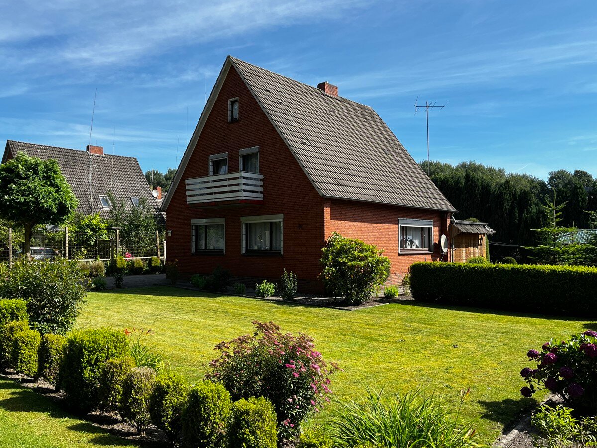 Einfamilienhaus zum Kauf 170.000 € 6 Zimmer 150 m²<br/>Wohnfläche 915 m²<br/>Grundstück Scharrel-Bätholt Saterland 26683