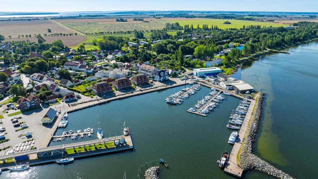 Wohnung zum Kauf - Erstbezug provisionsfrei 866.000 € 2,5 Zimmer 124 m² frei ab sofort Mittelstr. Wiek 18556