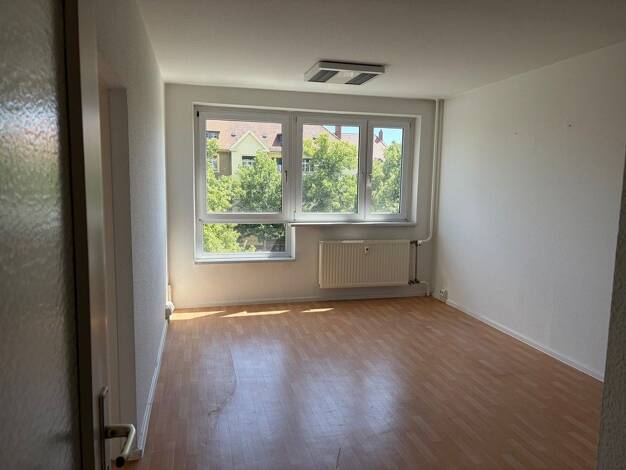 Wohnung zur Miete 421 € 3 Zimmer 64,7 m² 3. Geschoss Zwickauer Straße 68 Marienbrunn Leipzig 04277