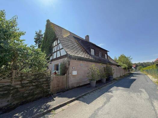 Einfamilienhaus zum Kauf 879.000 € 7 Zimmer 260 m² 1.357 m² Grundstück frei ab sofort Furth Schwanstetten 90596