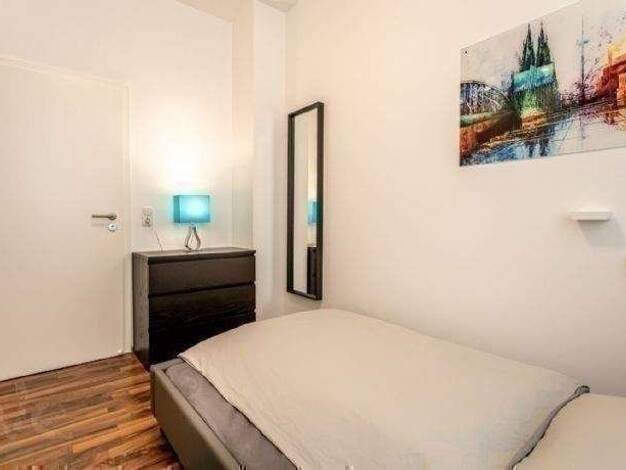 WG-Zimmer zur Miete Wohnen auf Zeit 450 € 11 m² 1. Geschoss frei ab sofort Elbestraße HH 1.OGli Bahnhofsviertel Frankfurt am Main 60329