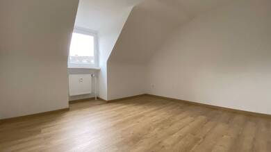 Wohnung zur Miete 425 € 2 Zimmer 42,5 m² Dachgeschoss, 2. Geschoss Lindnerplatz 8 Borbeck-Mitte Essen 45355