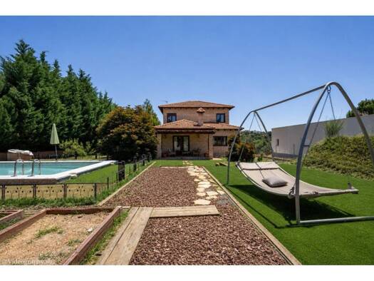 Villa zum Kauf 575.000 € 4 Zimmer 239 m² 1.000 m² Grundstück Valdemorillo 28210
