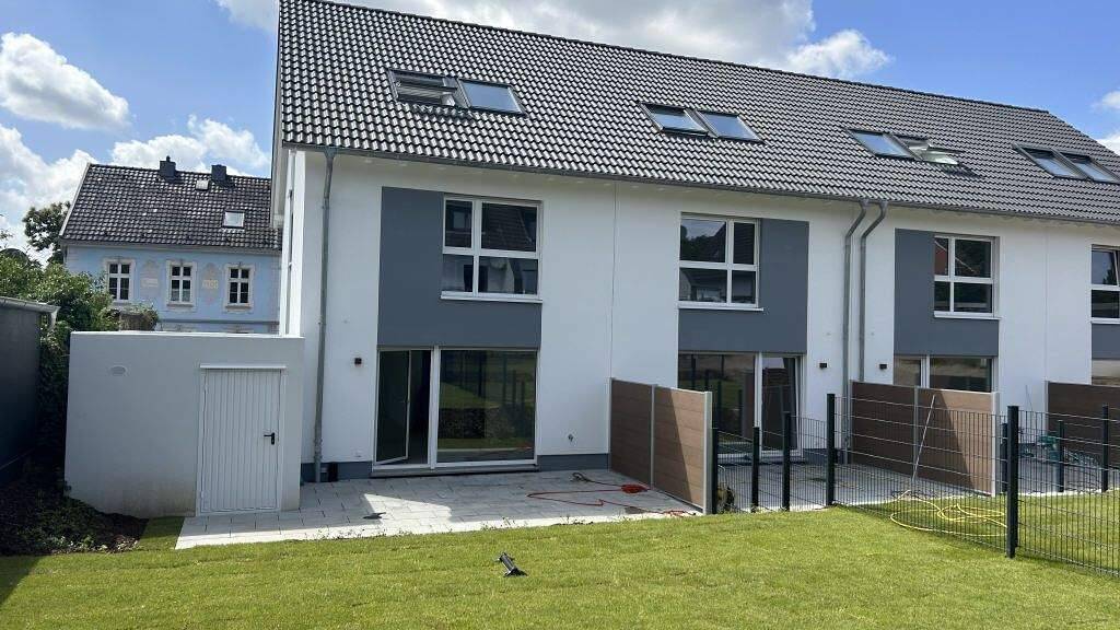 Einfamilienhaus zur Miete 2.425 € 5 Zimmer 137 m² 270 m² Grundstück frei ab 01.07.2026 Reusrath Langenfeld-Reusrath 40764