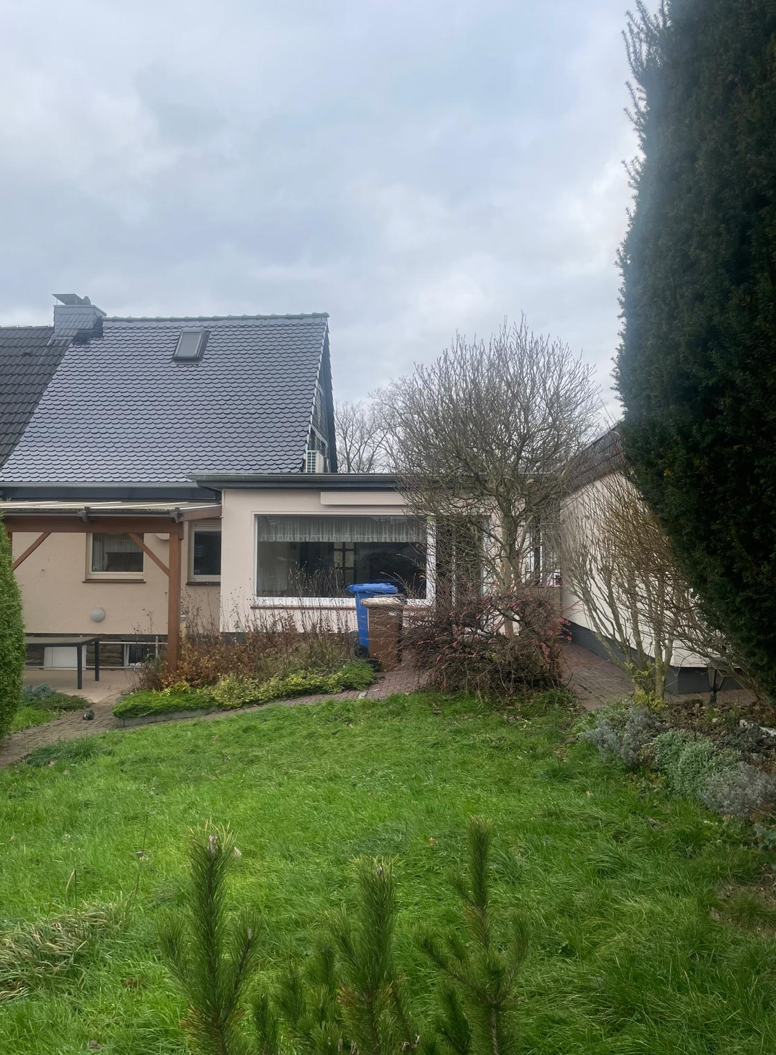 Haus zum Kauf 389.000 € 4,5 Zimmer 118 m²<br/>Wohnfläche 298 m²<br/>Grundstück ab sofort<br/>Verfügbarkeit Kettwig Essen 45219