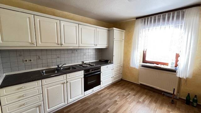 Immobilie in Kalefeld - Großzügiges Ein- bis Zweifamilienhaus in naturnaher Lage mit Doppelcarport! - Bild 3