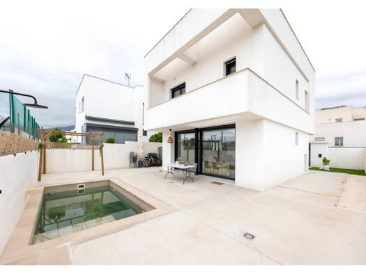 Villa zum Kauf - Erstbezug 375.000 € 3 Zimmer 138 m² 300 m² Grundstück La Zubia 18140