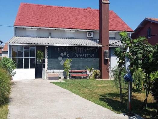 Haus zum Kauf 240.000 € 9 Zimmer 280 m² Sarvas, Osijek - Okolica Tenja
