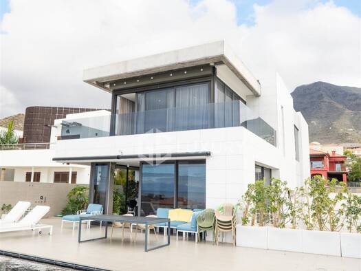 Haus zum Kauf 2.650.000 € 440 m² 825 m² Grundstück Adeje 38670