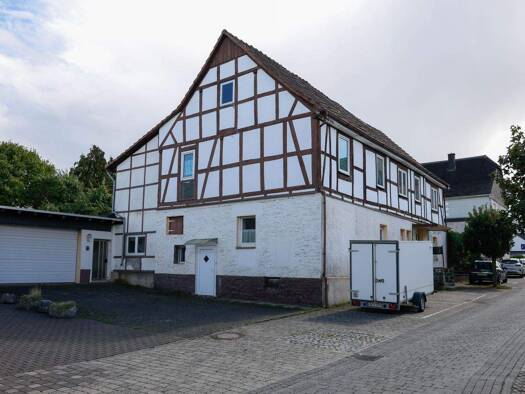 Haus zum Kauf 195.000 € 22 Zimmer 291 m² 693 m² Grundstück Medebach 59964