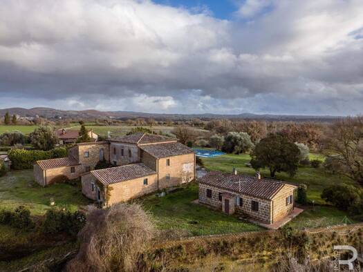 Bauernhaus zum Kauf 850.000 € 13 Zimmer 585 m² 60.000 m² Grundstück frei ab sofort Sorano 58010