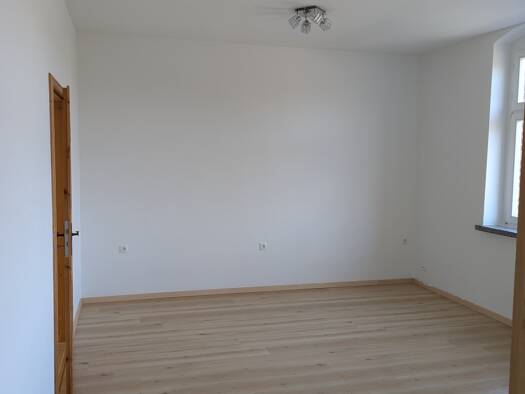 WG-Zimmer zur Miete 255 € 2 Zimmer 42,3 m² 1. Geschoss frei ab sofort Goethestraße 16 Burgstädt 09217