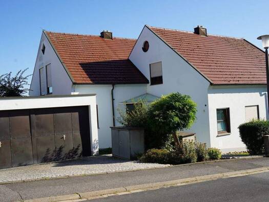 Doppelhaushälfte zum Kauf 525.000 € 5 Zimmer 140 m² 350 m² Grundstück Neubergstr. 25 Kürnach 97273