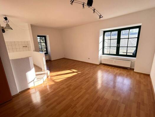 Wohnung zur Miete 575 € 4 Zimmer 95,6 m² 3. Geschoss frei ab sofort Lugauer Straße 6 Oelsnitz Oelsnitz/Erzgebirge 09376